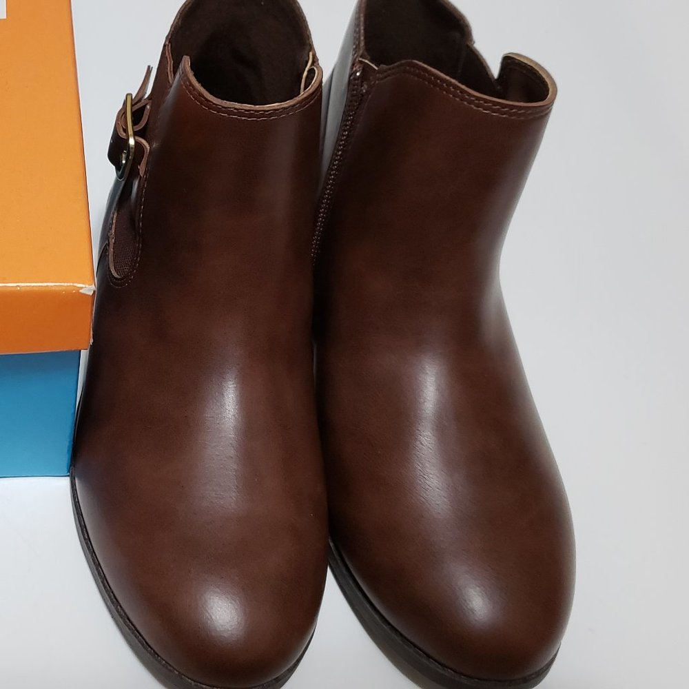 NWB Zoe & Zac Kid Cognac Brown Size 3 Geri Boot